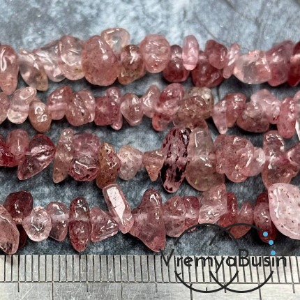 Крошка каменная. Клубничный кварц (нить ок. 40 см.)