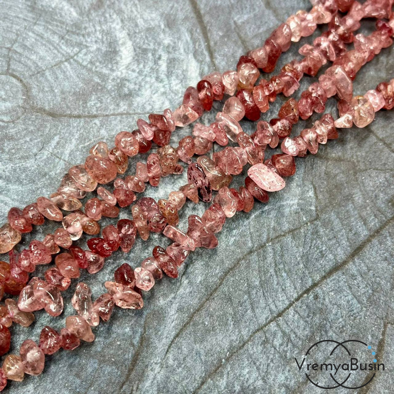 Крошка каменная. Клубничный кварц (нить ок. 40 см.)