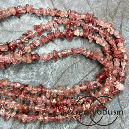 Крошка каменная. Клубничный кварц (нить ок. 80 см.)