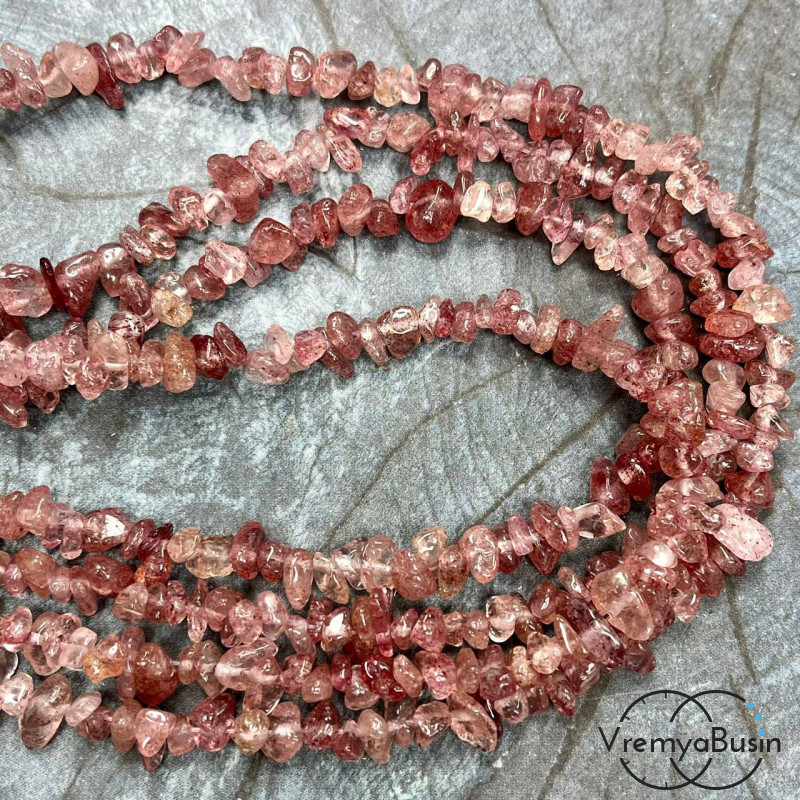 Крошка каменная. Клубничный кварц (нить ок. 80 см.)
