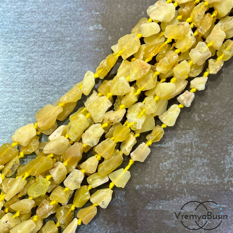 Опал желтый, мелкие кусочки необработанного камня (нить, ок.   37   шт.)