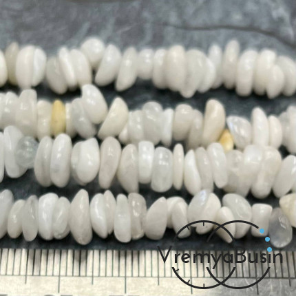 Крошка каменная. Лунный камень натуральный (нить, ок. 40 см.)