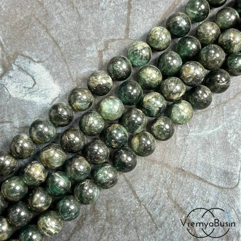 Кианит зеленый, шарик гладкий 8 мм (1/2 нити, ок. 24 шт.)