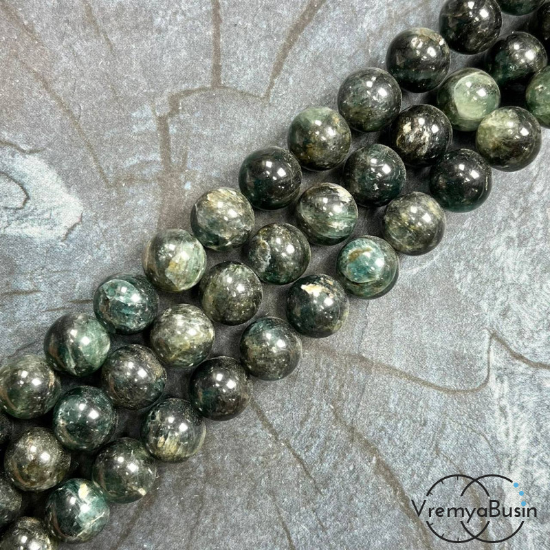 Кианит зеленый, шарик гладкий 10 мм (1/2 нити, ок. 19 шт.)