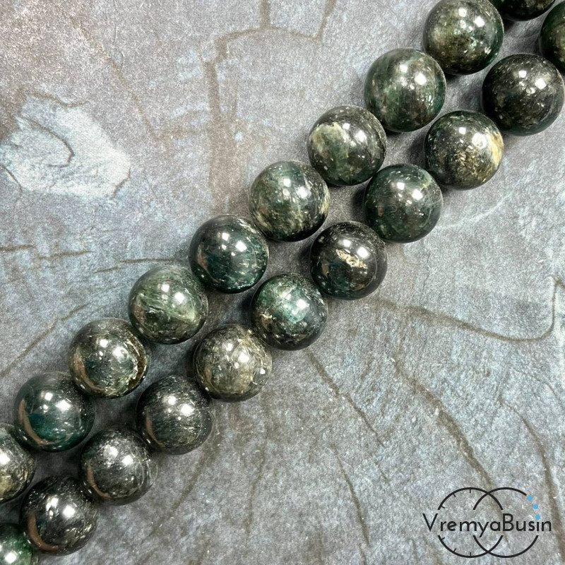 Кианит зеленый, шарик гладкий 12 мм (1/2 нити, ок. 16 шт.)
