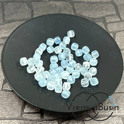 Аквамарин, кубик с ювелирной огранкой,   4х4    мм (упак. 10    шт.)