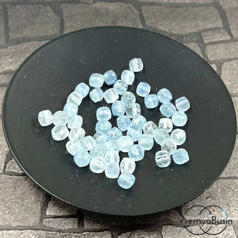 Аквамарин, кубик с ювелирной огранкой,   4х4    мм (упак. 10    шт.)