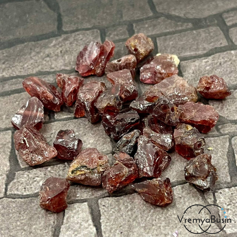 Гранат натур., мелкий необработ. кусочек, ок. 8-10 мм (1 шт.)