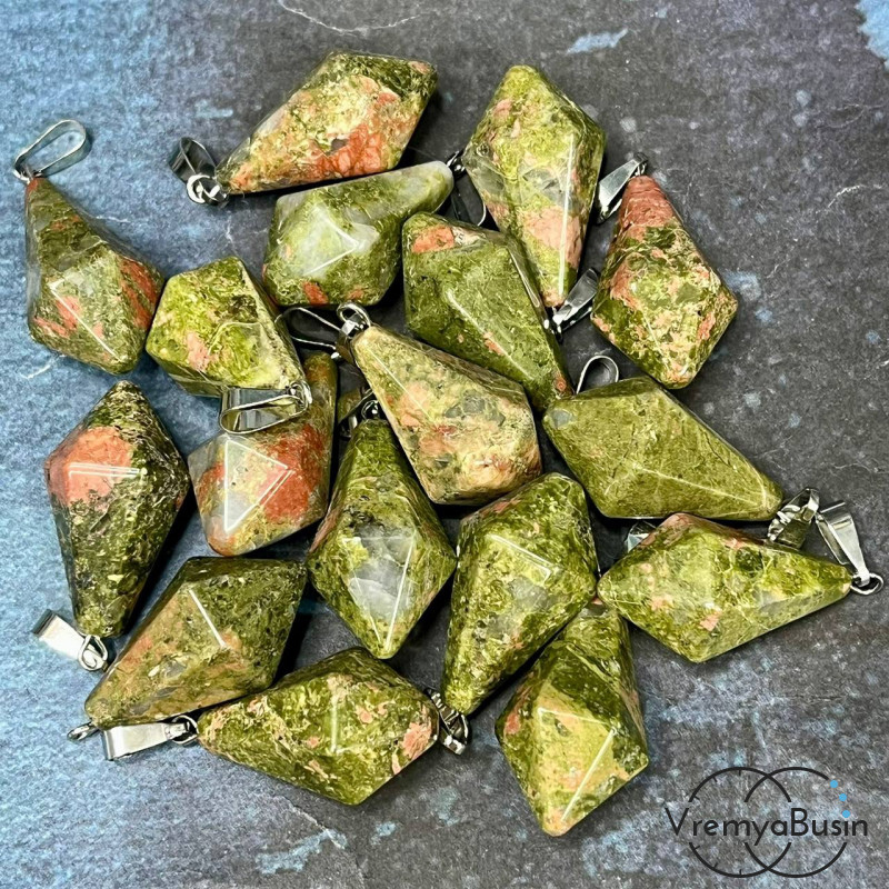 Унакит, кулон из камня "Кристалл", ок. 15х30 мм (1 шт.)