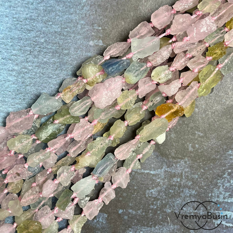 Берилл, мелкие кусочки необработанного камня (нить, ок.   32   шт.)