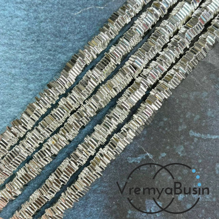 Гематит, чипс шестигранник 1х6 мм, цв. СВЕТЛОЕ СЕРЕБРО (1/2 нити, ок. 160 шт.)