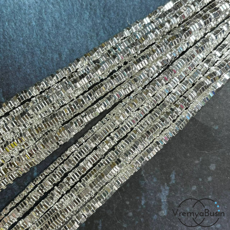 Гематит, чипс шестигранник 1х4 мм, цв.  СВЕТЛОЕ СЕРЕБРО (1/2 нити, ок. 160 шт.)