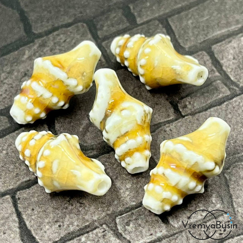 Бусина керамическая с глазурью, ракушка 20х10 мм, цв. бежевый  (1 шт.)