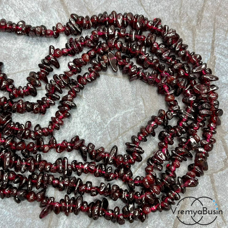 Крошка каменная. Гранат  натур. (нить ок. 80 см.)