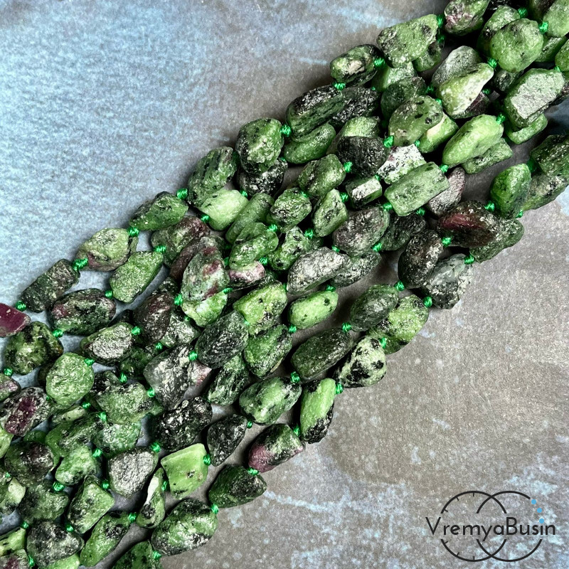 Цоизит, мелкие кусочки необработанного камня (нить, ок.   38   шт.)