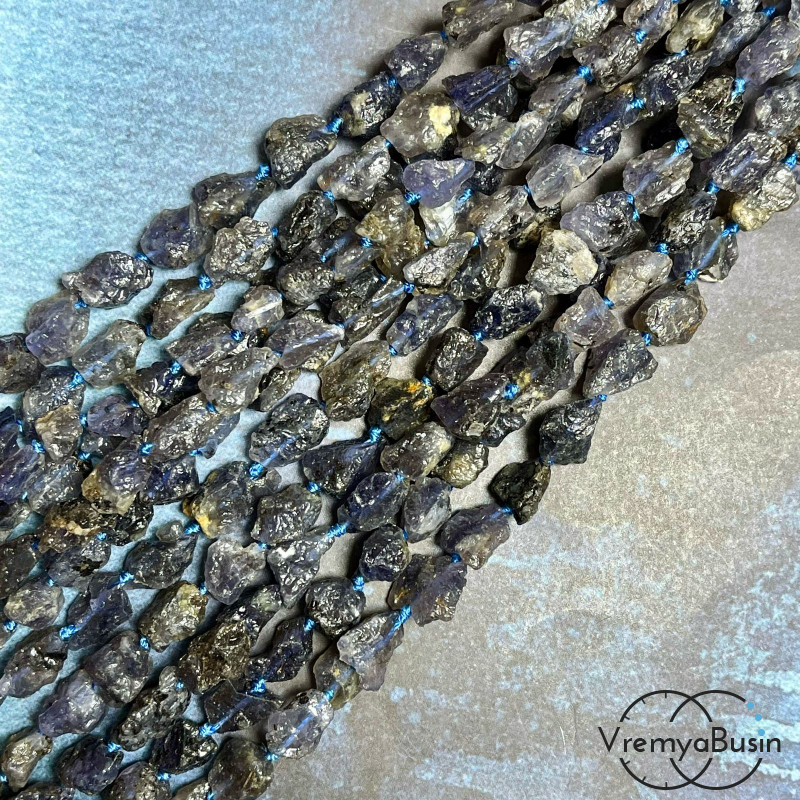 Иолит, мелкие кусочки необработанного камня (нить, ок.    37  шт.)