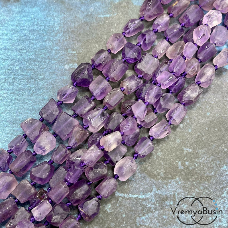 Флюорит, мелкие кусочки необработанного камня (нить, ок.  38    шт.)