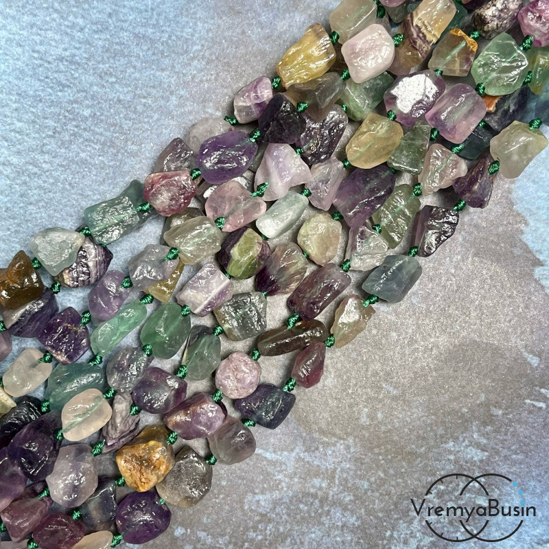 Флюорит, мелкие кусочки необработанного камня (нить, ок.   30   шт.)