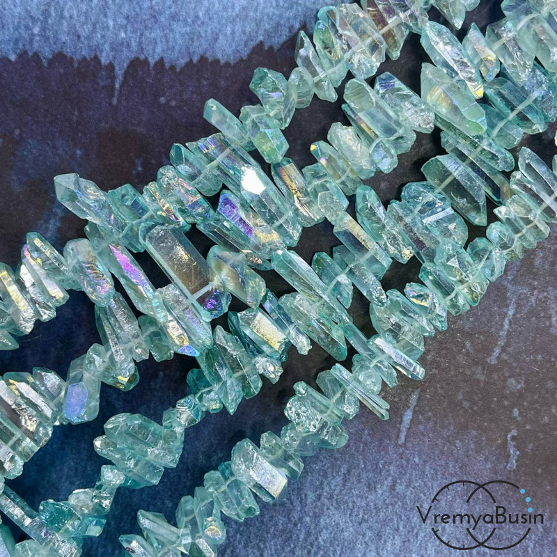 Кварц радужный, мелкие кристаллы, ок. 20-25х6-7 мм, цв. бирюзовый (1/2 нити, ок. 32 шт.)