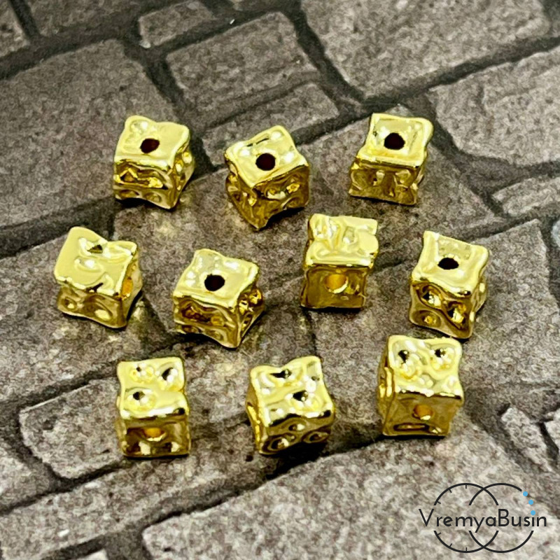 Бусины разделители, кубик с вмятинами, 5х5 мм, латунь с позолотой (упак. 5 шт.)