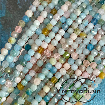 Берилл, кубик с ювелирной огранкой,     6х6  мм (1/2 нити, ок. 32 шт.)