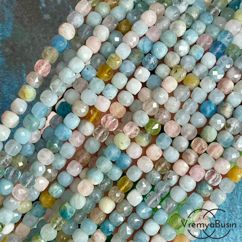 Берилл, кубик с ювелирной огранкой,     6х6  мм (1/2 нити, ок. 32 шт.)