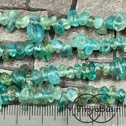 Крошка каменная. Апатит (нить, ок. 40 см.)