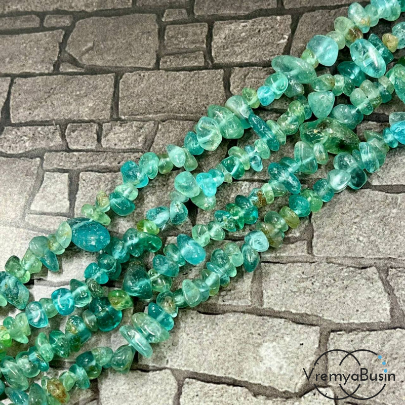 Крошка каменная. Апатит (нить, ок. 40 см.)