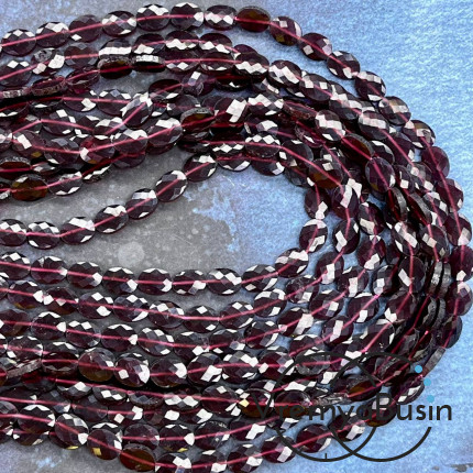 Гранат, овал плоский граненый ок. 6х8 мм (1/2 нити, ок. 24 шт.)