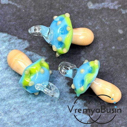 Подвеска из стекла лэмпворк "Грибок", ок. 25х15 мм (1 шт.)