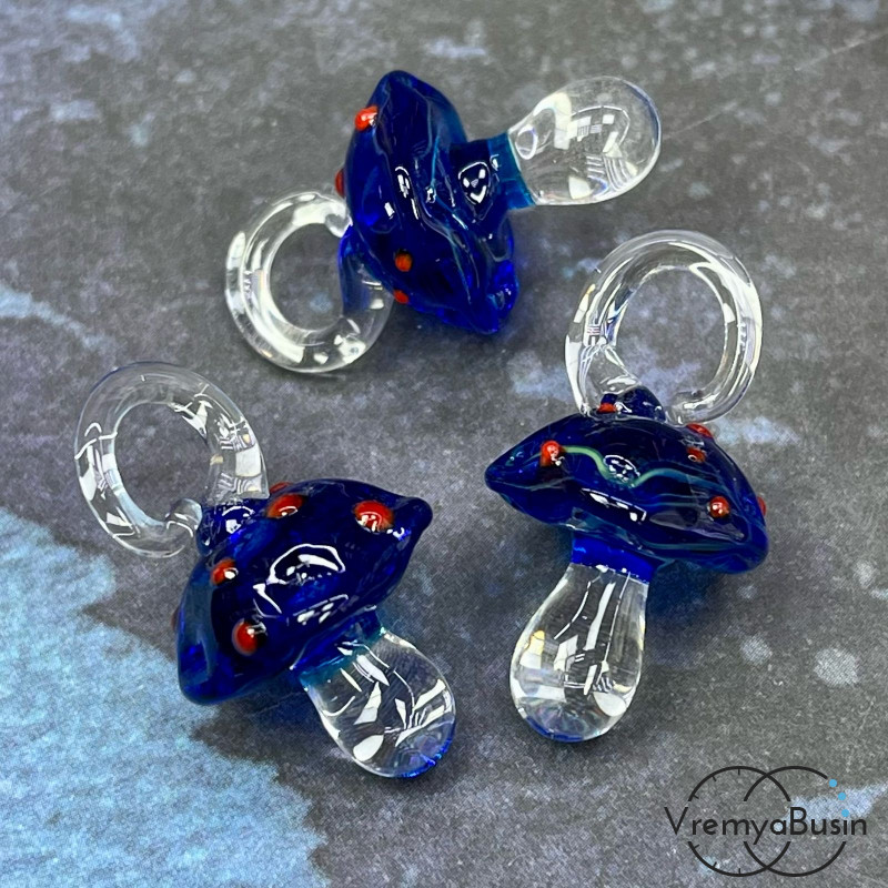 Подвеска из стекла лэмпворк "Грибок", ок. 25х15 мм (1 шт.)