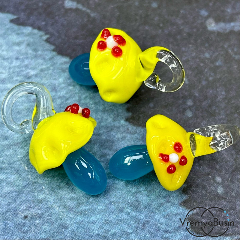 Подвеска из стекла лэмпворк "Грибок", ок. 25х15 мм (1 шт.)