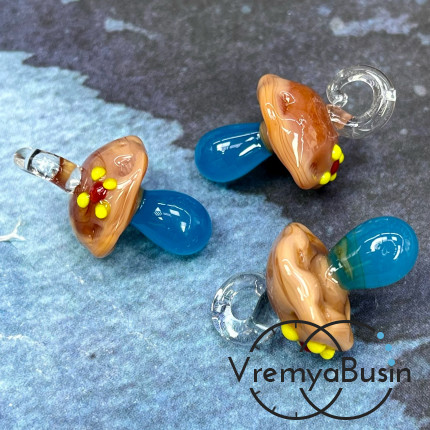 Подвеска из стекла лэмпворк "Грибок", ок. 25х15 мм (1 шт.)