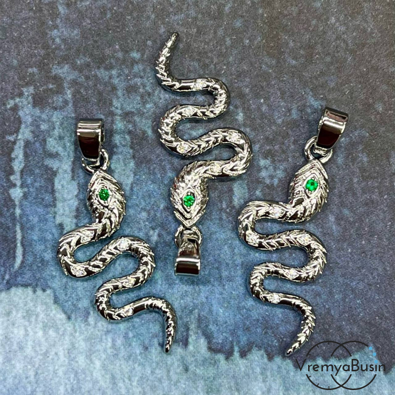 Подвеска с фианитами "Змея", 30х13 мм, латунь с родиевым покрытием (1 шт.)