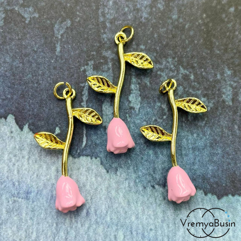 Подвеска с эмалью "Роза", 35х20 мм,      латунь с позолотой, цв. розовый  (1 шт.)