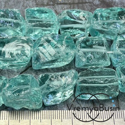 Аква-кварц, крупный необработанный кусочек, ок. 18-20 мм., цв.   ГОЛУБОЙ       (1/2 нити, ок. 10 шт.)