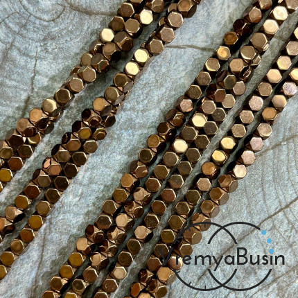 Гематит, кубик со скошенными уголками, 4 мм, цв. коричневый (нить, ок. 90 шт.)