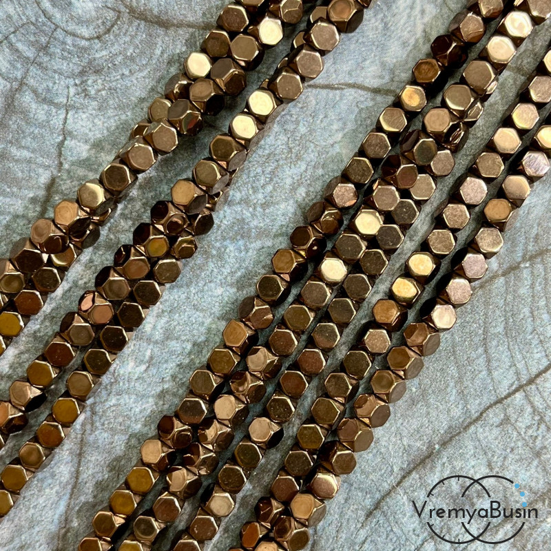Гематит, кубик со скошенными уголками, 4 мм, цв. коричневый (нить, ок. 90 шт.)