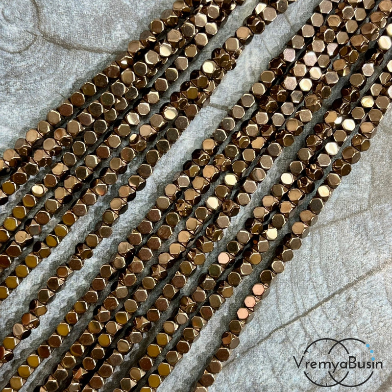 Гематит, кубик со скошенными уголками, 3 мм, цв. коричневый (нить, ок. 130 шт.)