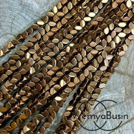 Гематит, кубик со скошенными углами 4х2 мм, цв. коричневый   (нить, ок. 90 шт.)