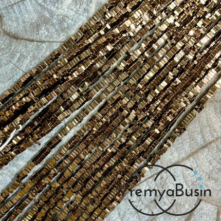 Гематит, чипс квадрат 1х3 мм, цв. коричневый (нить, ок. 400 шт.)