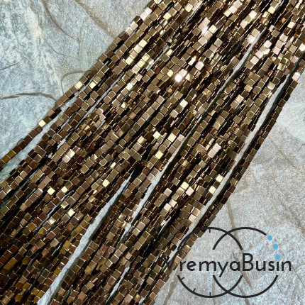 Гематит, кубик гладкий 2 мм, цв. КОРИЧНЕВЫЙ (нить, ок. 170 шт.)