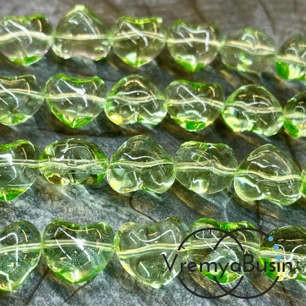 Сердце, бусины из стекла, 15х14х10 мм, цв.   зеленый  (1/2 нити, ок. 13 шт.)