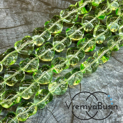 Сердце, бусины из стекла, 15х14х10 мм, цв.   зеленый  (1/2 нити, ок. 13 шт.)