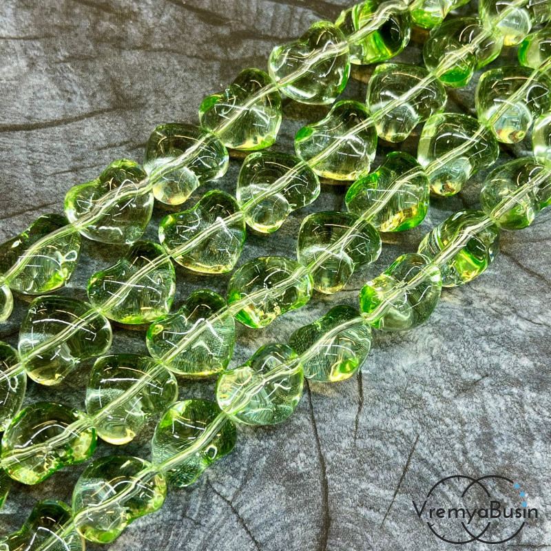 Сердце, бусины из стекла, 15х14х10 мм, цв.   зеленый  (1/2 нити, ок. 13 шт.)