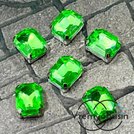 Стразы из стекла в цапах под серебро. Прямоугольник 8х10 мм LIGHT GREEN (1 шт.)