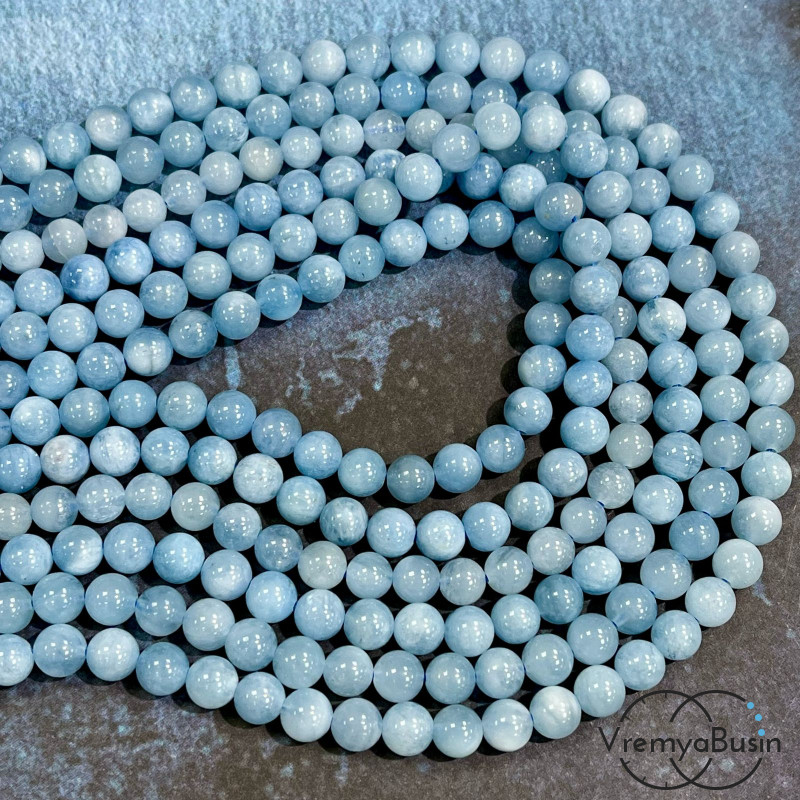 Аквамарин натур., шарик гладкий ок. 6 мм (1/2 нити, ок. 32 шт.)
