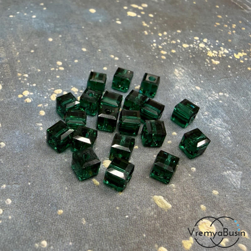 SWAROVSKI Бусина хрустальная 5601, Куб 4 мм, цв. изумрудный (1 шт.) SWAROVSKI Бусина хрустальная 5601, Куб 4 мм, цв. изумрудный (1 шт.)