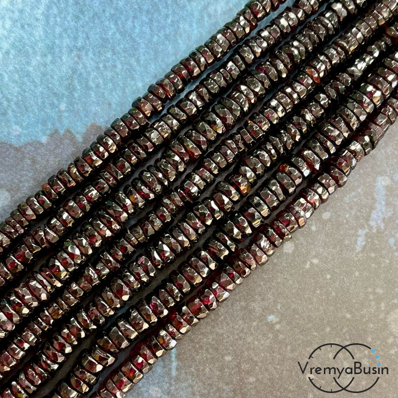 Гранат альмандин, бусины чипсы граненые, 6-7 мм (1/2 нити, ок. 80 шт.) Гранат альмандин, бусины чипсы граненые, 6-7 мм (1/2 нити, ок. 80 шт.)