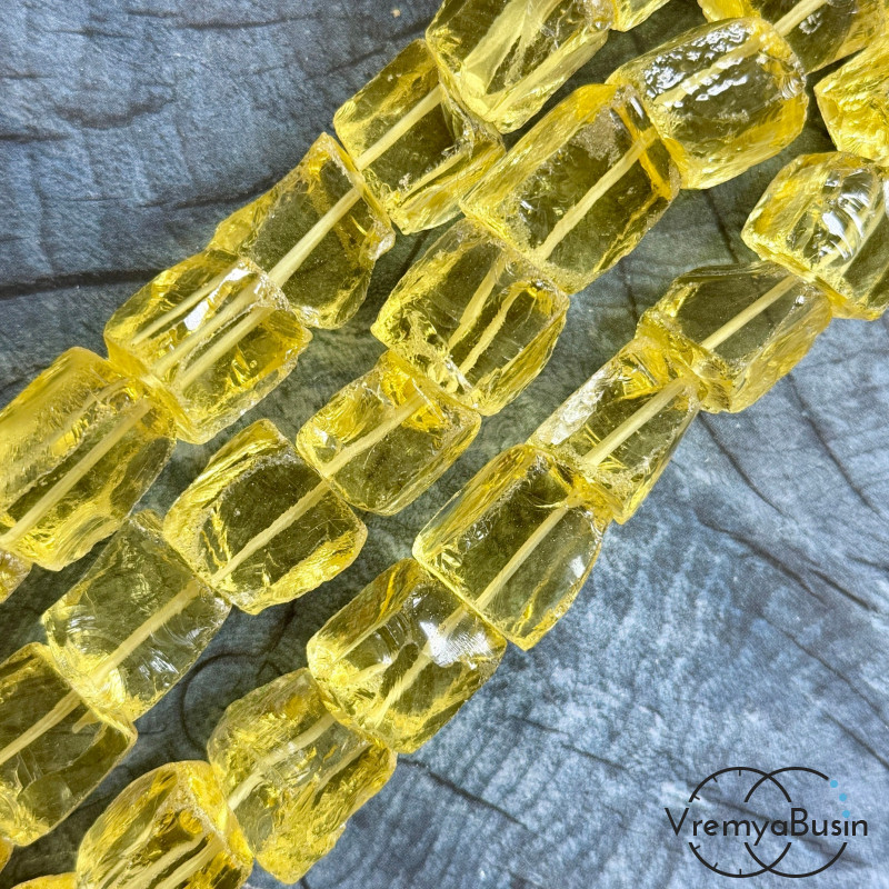 Аква-кварц, крупный необработанный кусочек, ок. 18-20 мм, цв. желтый  (1/2 нити, ок. 10 шт.)